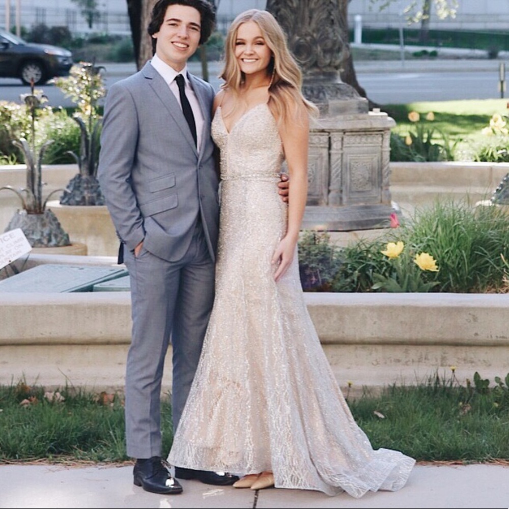 YPSILON JOVANI GOWN